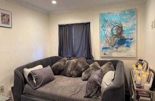 Jericho Casa | Modern Jericho 3BR Top Floor, Walk to everything