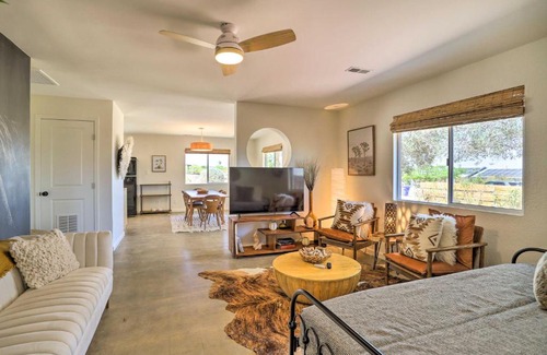 Joshua Tree Casa | Modern Joshua Tree Home with Sun Deck and Grill!