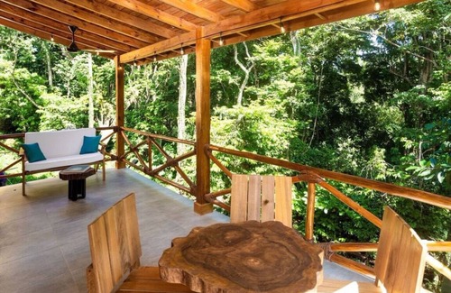 Puerto Bahia Apartamento | Estudio moderno en la jungla con jacuzzi cerca de una playa tranquila