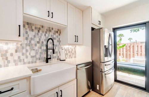 Jupiter Plantation Condominio | Modern Jupiter Escape-Minutes to Beach, Pool, Waterfront access-Monthly Rental