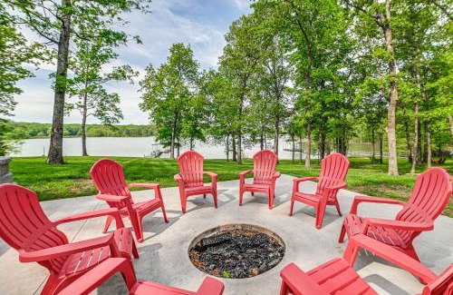 New Concord Casa | Modern Kentucky Lake Home with Deck, Dock, View