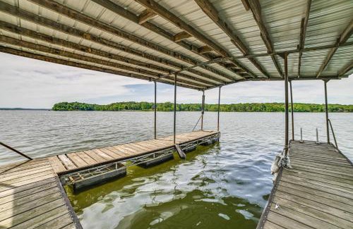 New Concord Casa | Modern Kentucky Lake Home with Deck, Dock, View