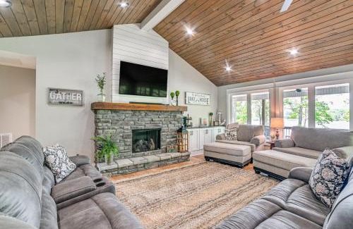 New Concord Casa | Modern Kentucky Lake Home with Deck, Dock, View