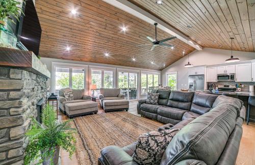 New Concord Casa | Modern Kentucky Lake Home with Deck, Dock, View