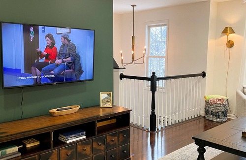 Bowmansdale Casa | Modern Kid-Friendly Stay, Conveniently Located near MessiahU & Harrisburg