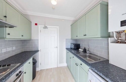 Gravesend Apartamento | Modern King Bed WiFi Kitchen Perfect for Long Stay