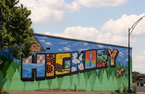 Hickory Casa | Modern King Room w/ Balcony in Historic Downtown!