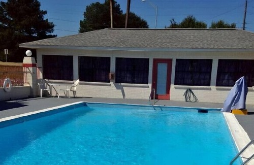 Meridian Casa | Modern King Room w/ Elegant Ambiance! Free WiFi