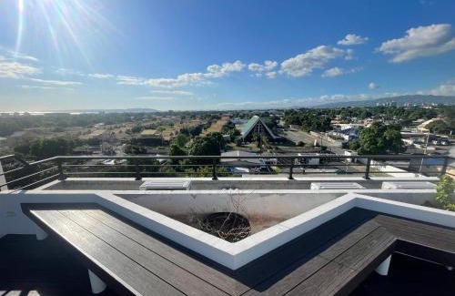 Eden Gardens Apartamento | Modern Kingston Apartment Suite With Pool & Ocean View