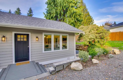 North Rose Hill Casa | Modern Kirkland Home with Private Yard and Fire Pit!