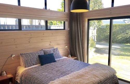 Wanaka Casa | Modern Kowhai Cottage