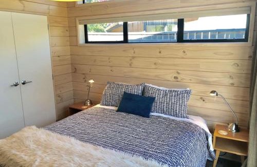 Wanaka Casa | Modern Kowhai Cottage