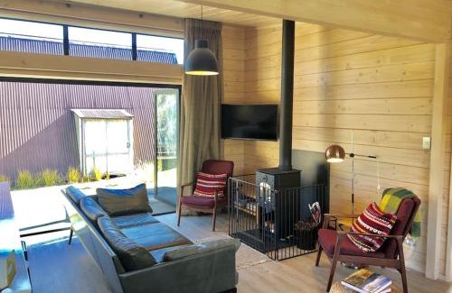Wanaka Casa | Modern Kowhai Cottage