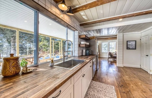 Liberty Casa | Modern lake front home