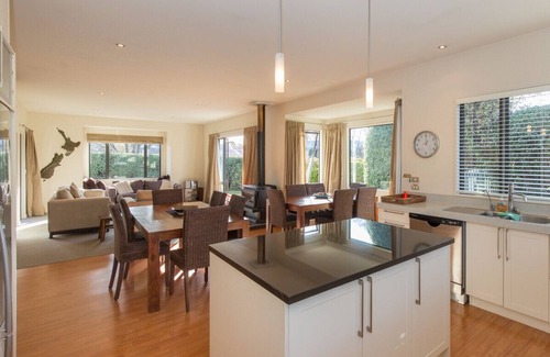 Wanaka Cabaña | Lake Haven moderno - Wanaka Holiday Home