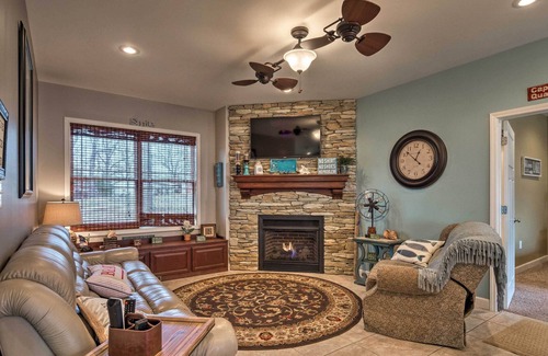 Gilbertsville Casa | Modern Lake Home w/Private Dock in Moors Area