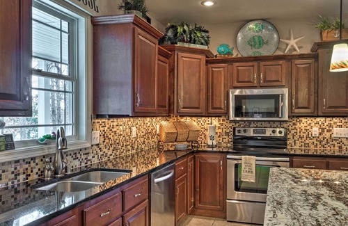 Gilbertsville Casa | Modern Lake Home w/Private Dock in Moors Area