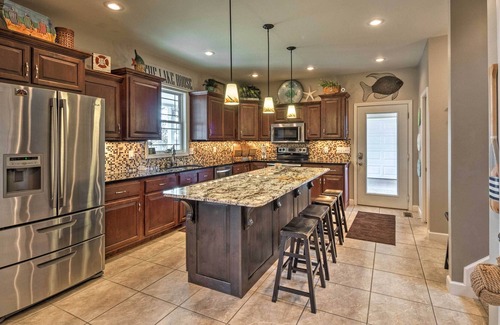 Gilbertsville Casa | Modern Lake Home w/Private Dock in Moors Area