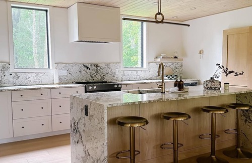 Lanark Highlands Casa | Modern Lake House on White Lake