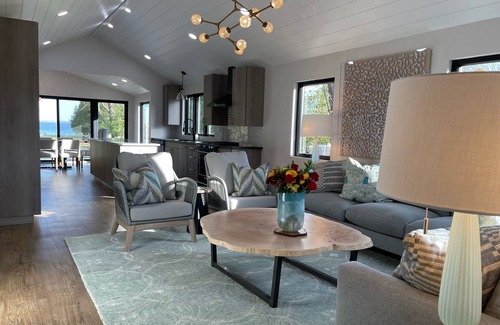 Black Wolf Cabaña | Modern Lake house on Lake winnebago