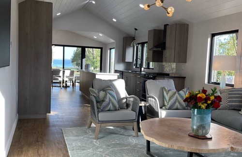 Black Wolf Cabaña | Modern Lake house on Lake winnebago