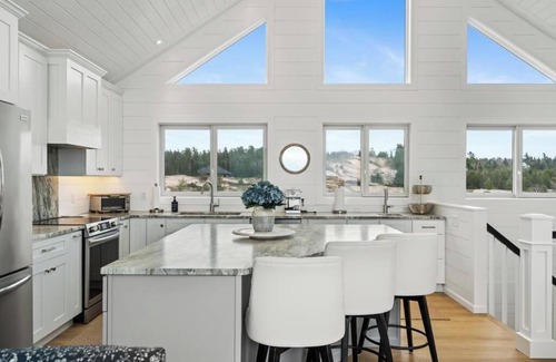 Harbor Springs Casa | Modern Lake Michigan Retreat! Stunning Views & Cozy Fireplace in Sturgeon Bay