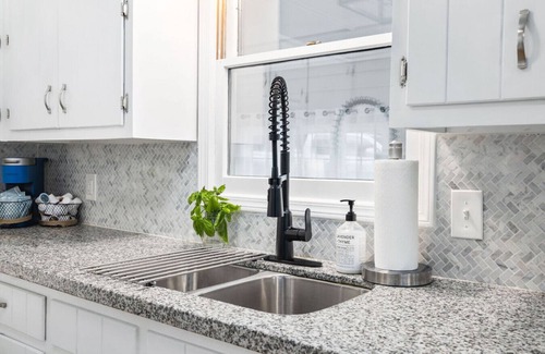Buford Casa | Modern Lakefront Golden Views & Fall Feels