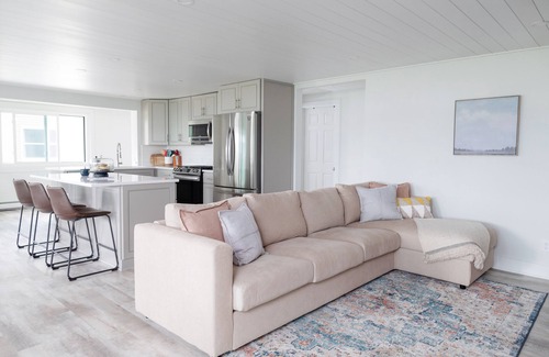 Shelbyville Cabaña | Modern Lakefront Gun Lake Cottage Near Bay Pointe Inn