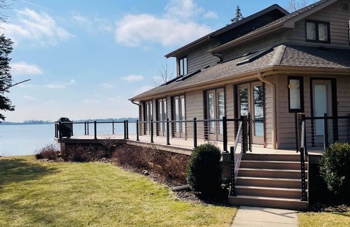 Eagle Lake Casa | Modern lakefront house, spectacular views and recreation equipment!
