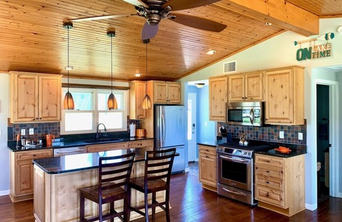 Cassopolis Casa | Modern Lakefront Home w/Fireplace near Ski Resort and Notre Dame