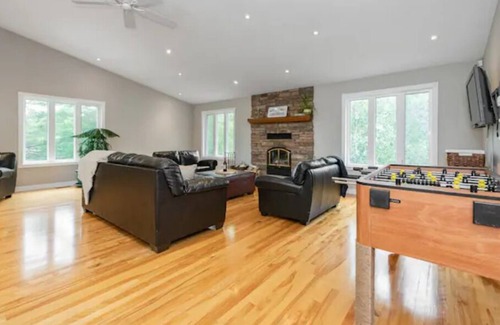 Tay Valley Casa | Modern Lakefront Home