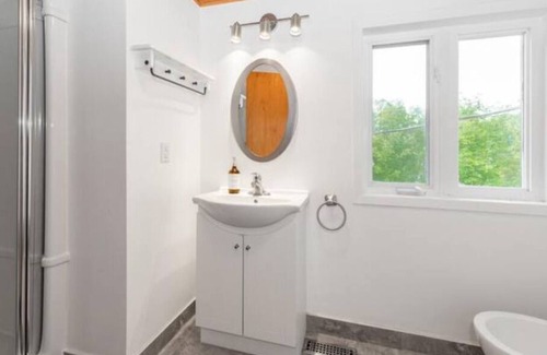 Tay Valley Casa | Modern Lakefront Home