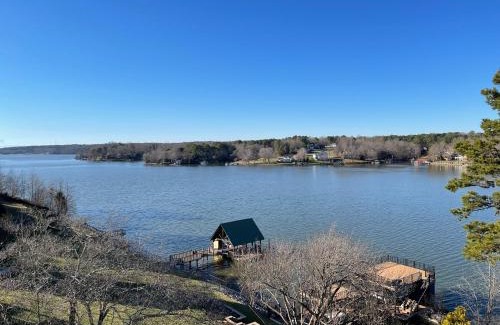 Hickory Casa | Modern Lakefront Views at Lake Hickory Haven