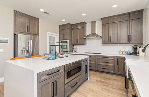 Menifee Casa | Modern Lakehouse Retreat