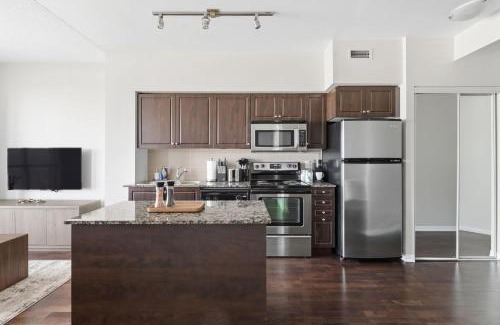 Fort York Apartamento | Modern Lakeside 1BR Condo in Downtown Toronto