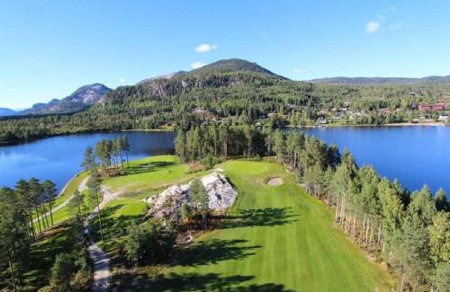 Kviteseid Casa | Modern Lakeside Cabins Jacuzzi and Sauna Up To 18 People