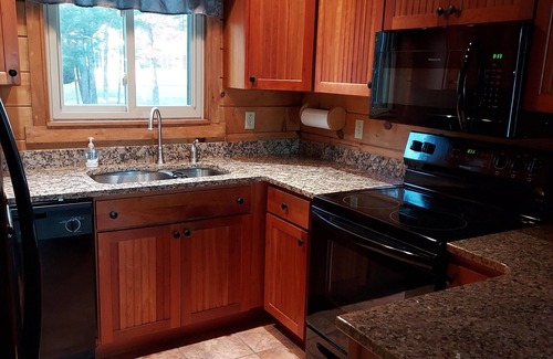 Oakland Cabina | Modern lakeside log cabin on pristine East Pond Oakland Maine's Belgrade Lakes