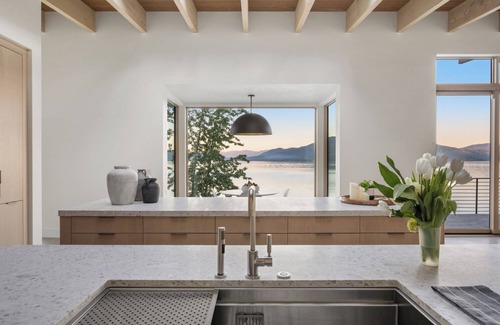 Ponderay Casa | Modern Lakeside Oasis- Stunning Sunsets-Hot Tub-Dock