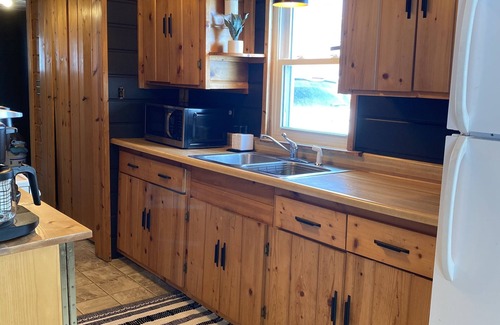 Houghton Lake Heights Cabina | Modern Lakeview Cabin by Beach and Park