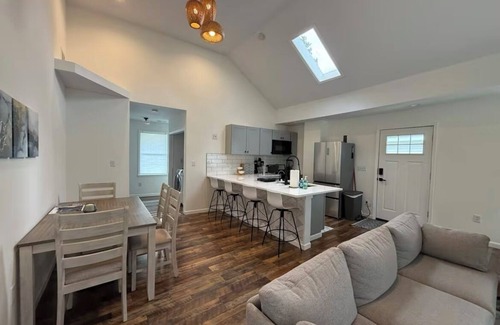 Lakeview Cabaña | Modern Lakeview Cottage