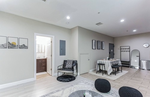 Chinatown Apartamento | Modern large 2-bedroom apartment in Central Philadelphia!!!