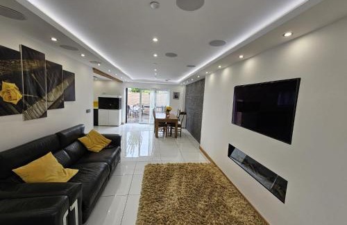 St George Casa | Modern large open plan 4 bed property in Abergele