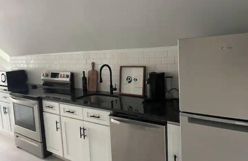 Tremont Apartamento | Modern Large Studio Apartment in Heart of Tremont.