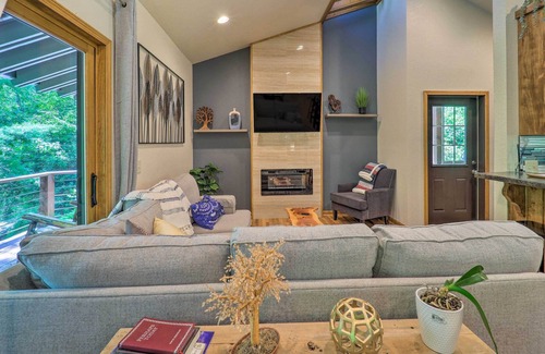 Apple Ridge Casa | Modern Lenoir Mtn Retreat: 9 Acres, Fire Pit!