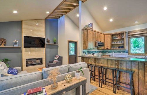 Apple Ridge Casa | Modern Lenoir Mtn Retreat: 9 Acres, Fire Pit!