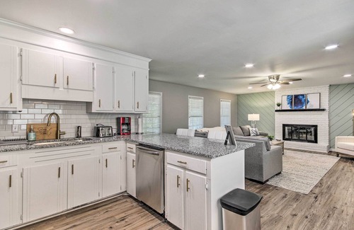 Columbia Casa | Modern Lexington Retreat w/ Backyard & Pool!
