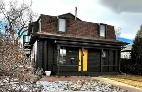 Arvada Apartamento | Modern, Light Basement Apartment