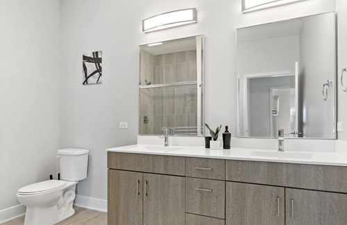 Warrenville Condominio | Modern Living 1BR in Warrenville
