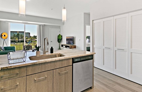 Warrenville Condominio | Modern Living 1BR in Warrenville