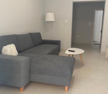 Markopoulon Apartamento | Modern Living in Markopoulo center